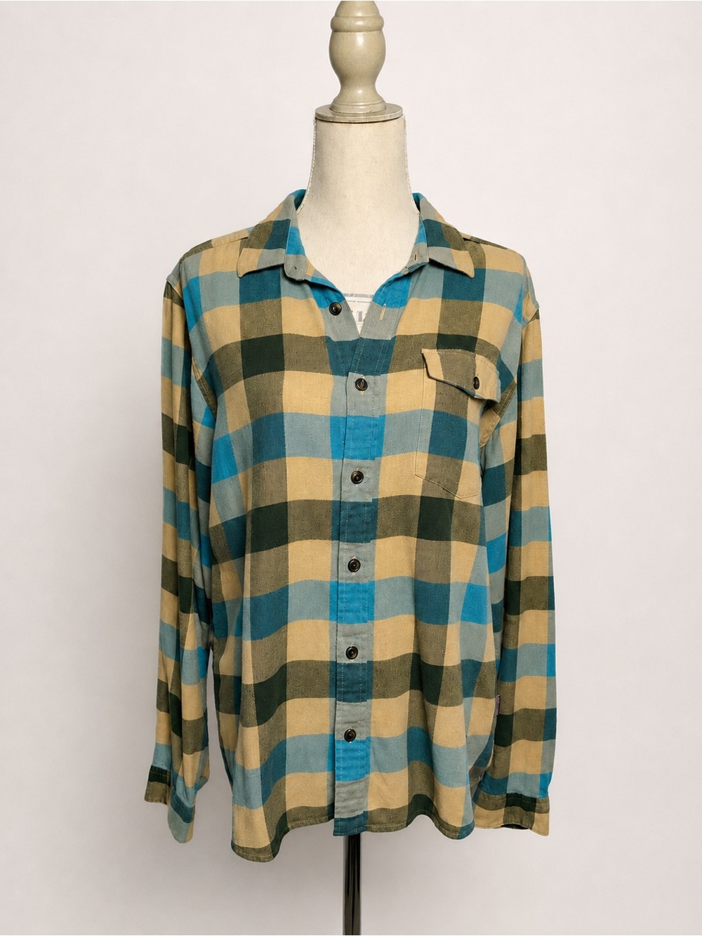 Patagonia Lightweight Fjord Flannel Plaid Shirt Men’s M Organic Cotton